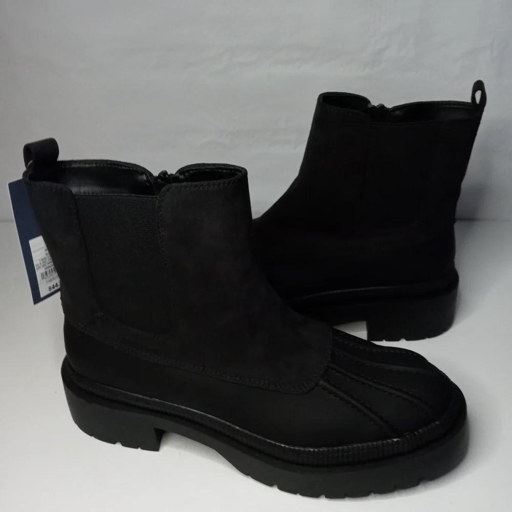 Women's Universal Thread, water repellent boot size 10 Black memory foam, .NWT